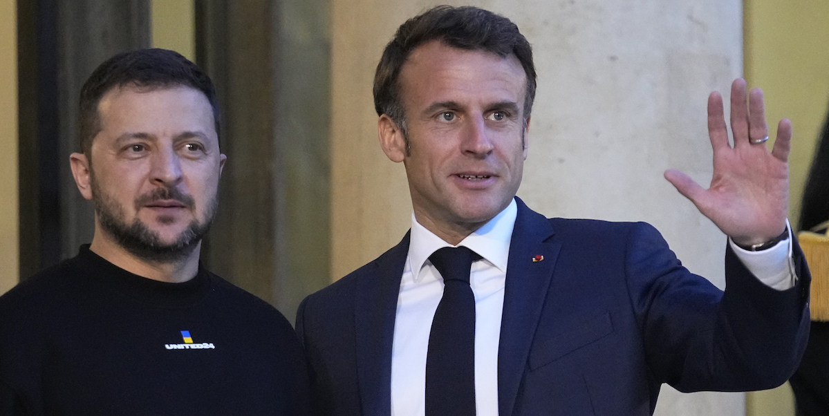 Volodymyr Zelensky e Emmanuel Macron all'Eliseo, Parigi, 14 maggio 2023 (AP Photo/Michel Euler)