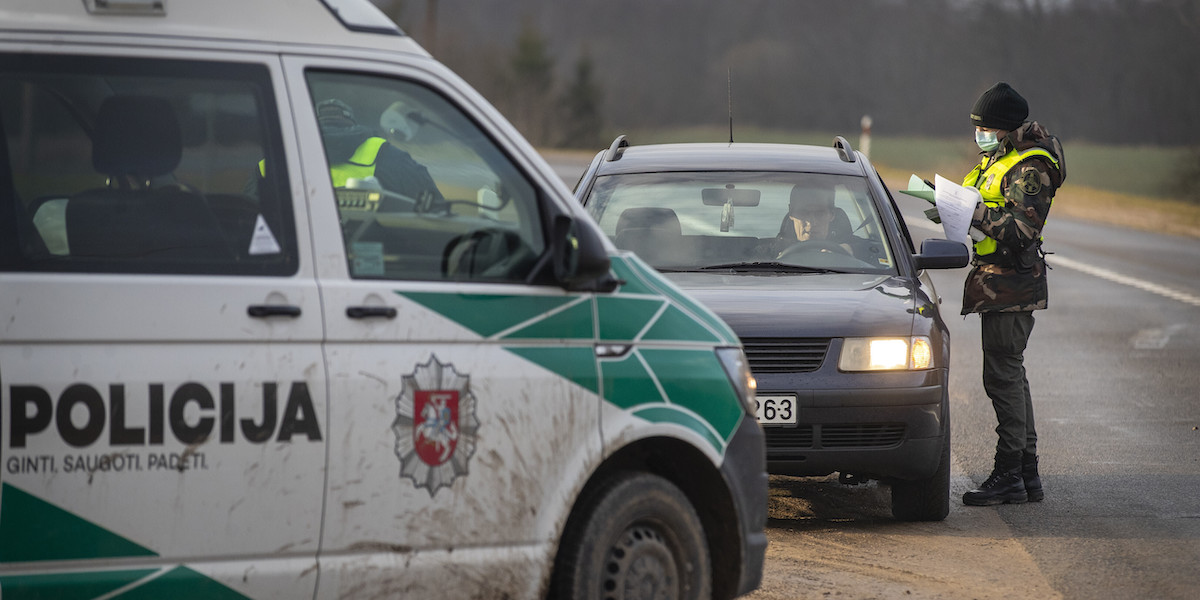 Letonia cerró uno de los dos cruces abiertos con Bielorrusia para impedir la entrada de inmigrantes