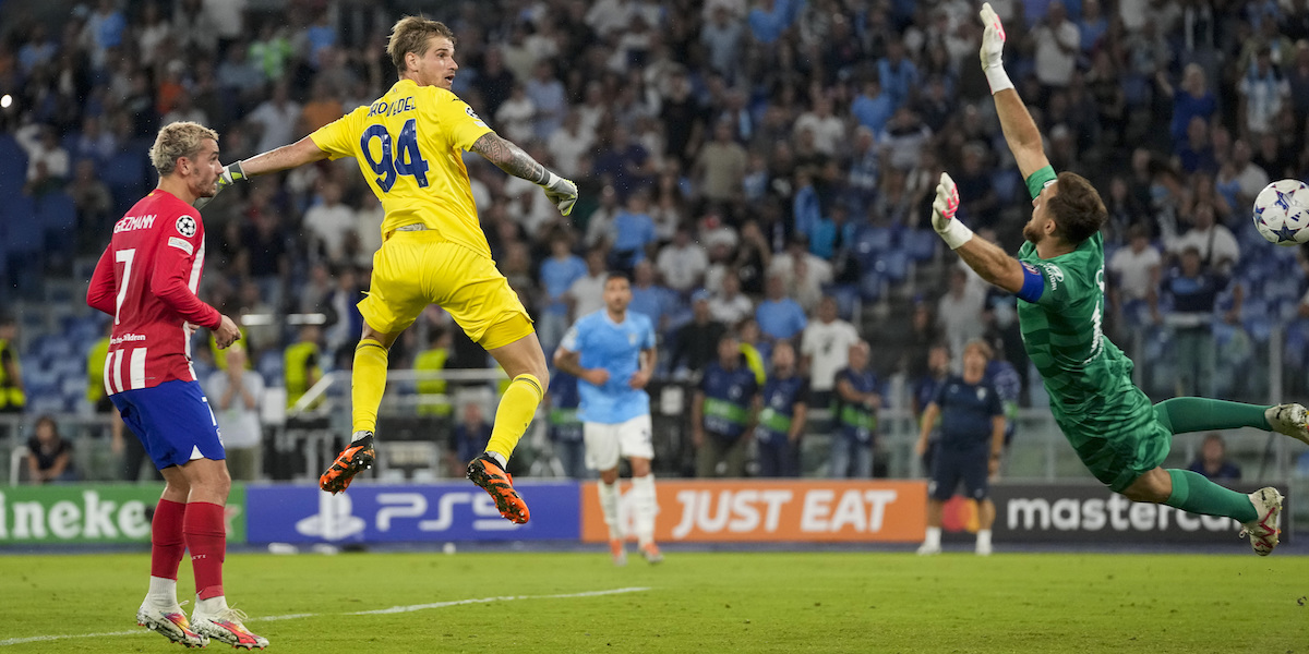 Il gol di Ivan Provedel contro l'Atletico Madrid (AP Photo/Andrew Medichini)