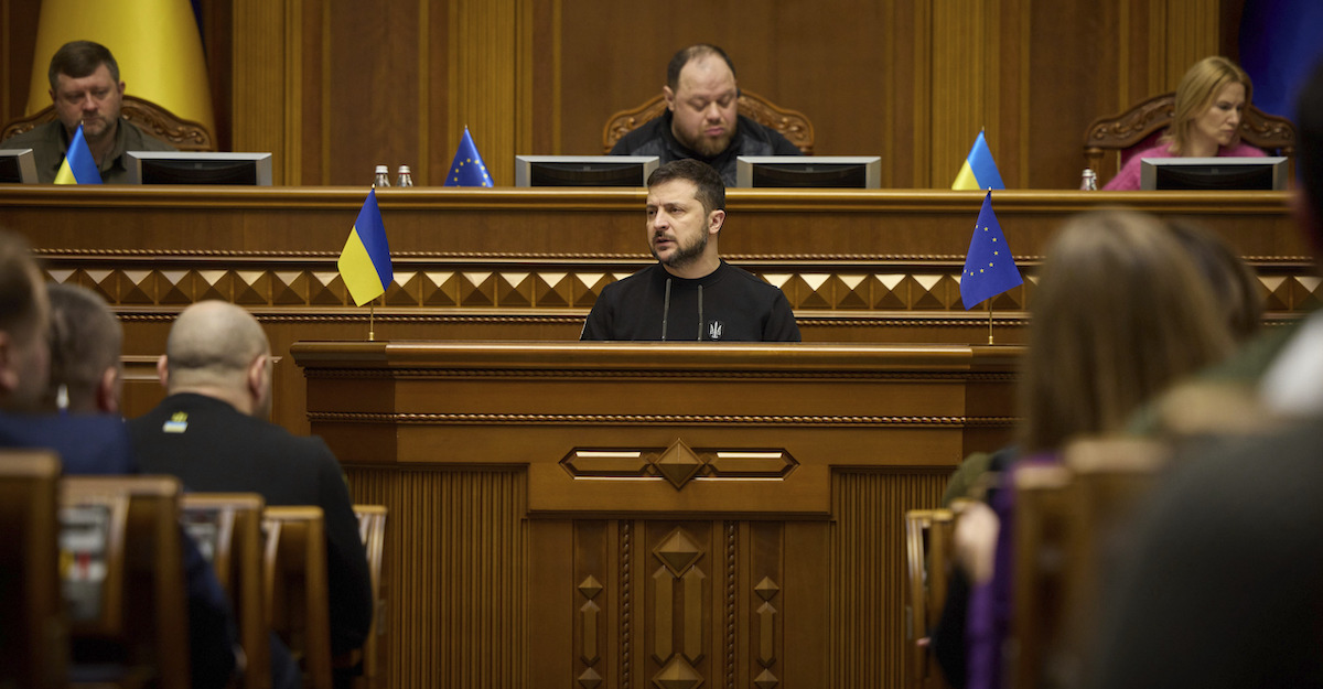 Volodymyr Zelensky al Parlamento ucraino a febbraio (Ukrainian Presidential Press Off/Planet Pix via ZUMA Press Wire)