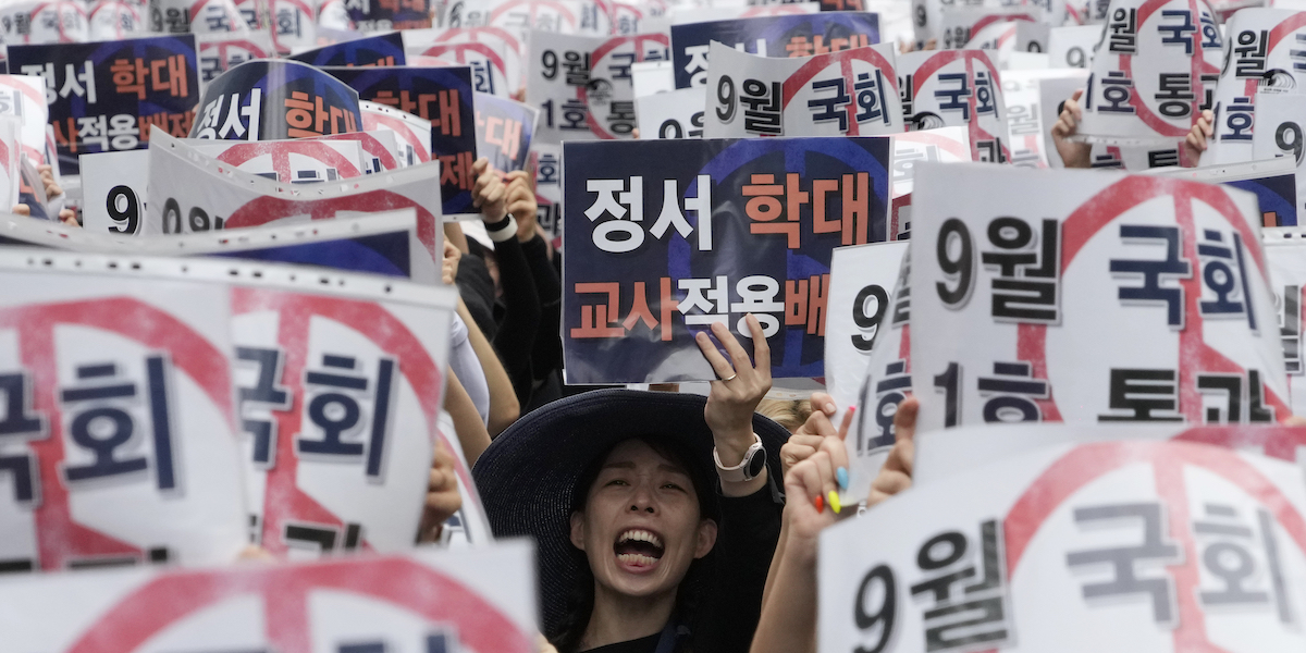 Una protesta degli insegnanti lo scorso 16 settembre a Seul