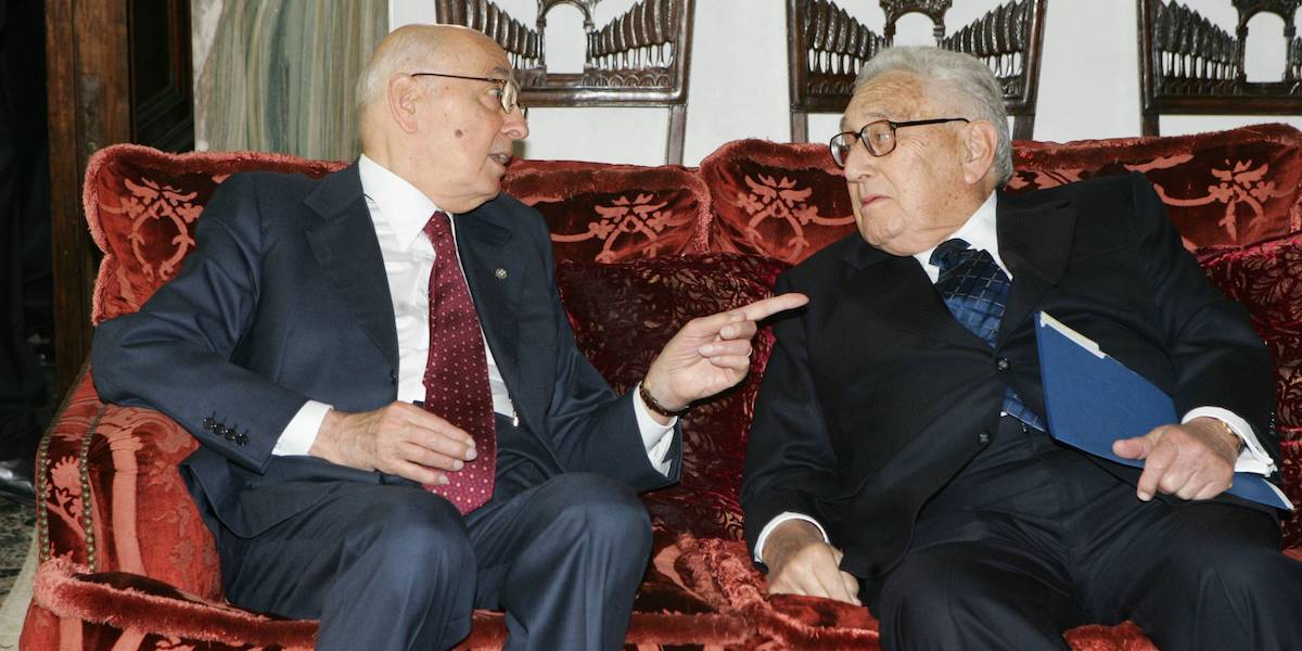 Giorgio Napolitano e Henry Kissinger nel 2008 (ANSA/ GIUSEPPE GIGLIA)