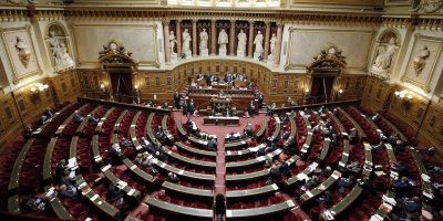 Alle elezioni del Senato francese la destra ha mantenuto la maggioranza 
