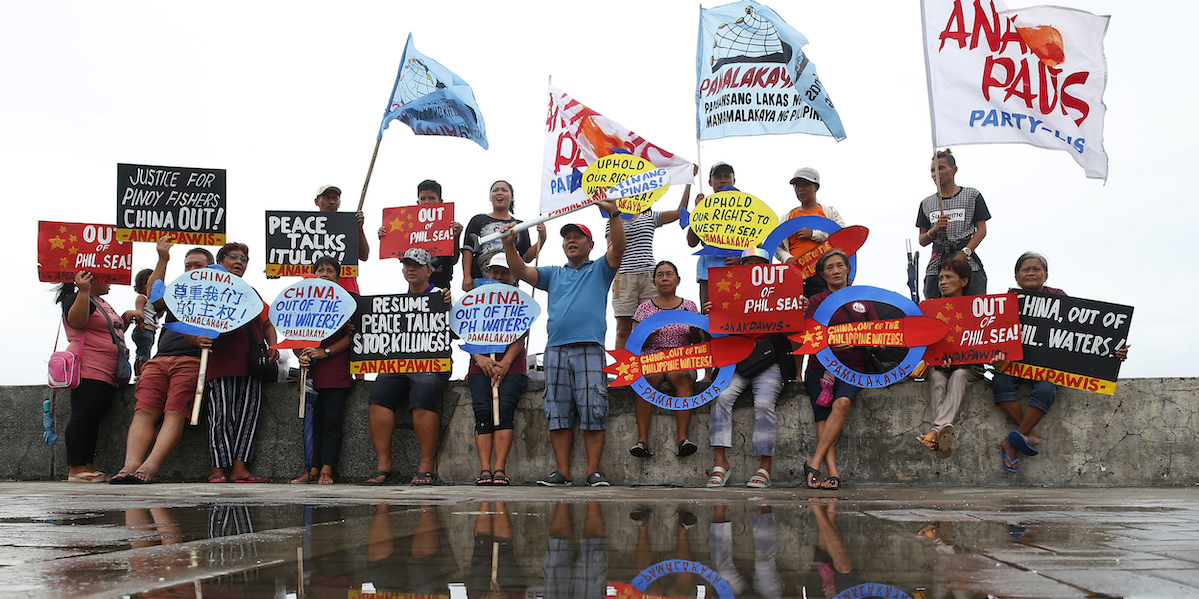 Proteste contro la Cina vicino alla contestata secca di Scarborough nel Mar Cinese Meridionale, 14 giugno 2018 (AP Photo/Bullit Marquez, File)