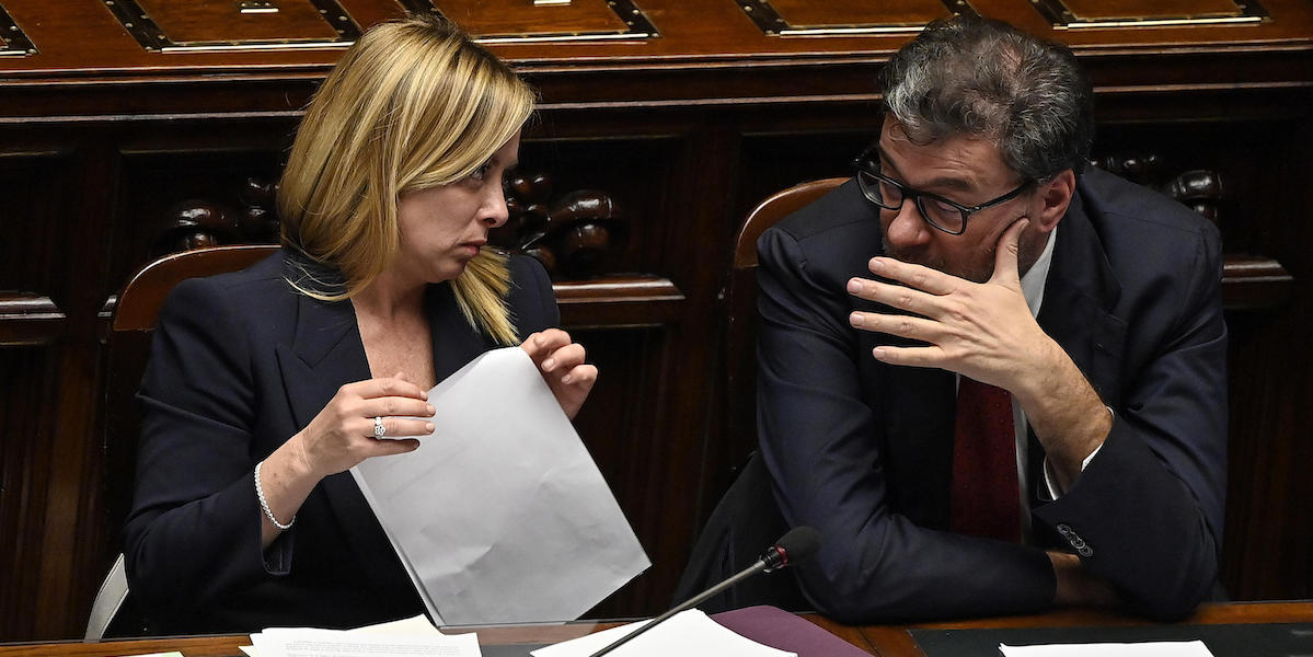 Giorgia Meloni e il ministro dell'Economia e delle Finanze Giancarlo Giorgetti alla Camera dei deputati, Roma, 25 ottobre 2022 (ANSA/RICCARDO ANTIMIANI)