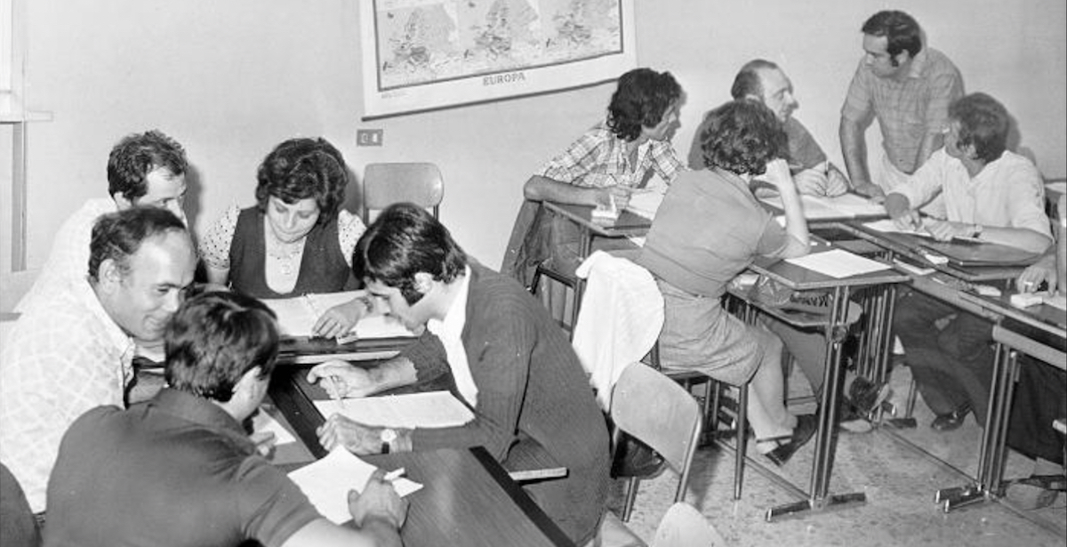 Studenti e studentesse dei corsi professionali serali delle 150 ore, Torino (Fondazione Istituto piemontese Antonio Gramsci - Archivio storico)