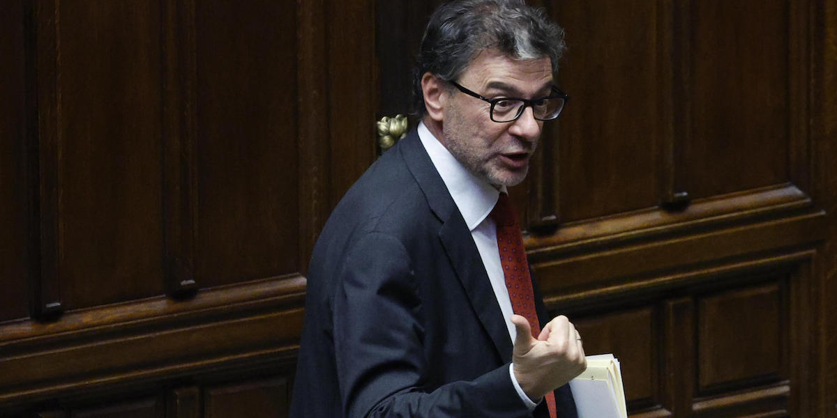Il ministro dell'Economia Giancarlo Giorgetti alla Camera, il 27 settembre 2023 (ANSA/FABIO FRUSTACI)
