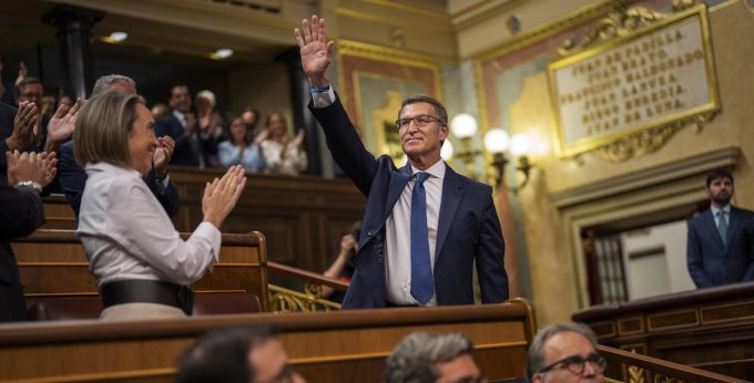 Il paradosso in Spagna dell’aspirante primo ministro che parla da leader dell’opposizione