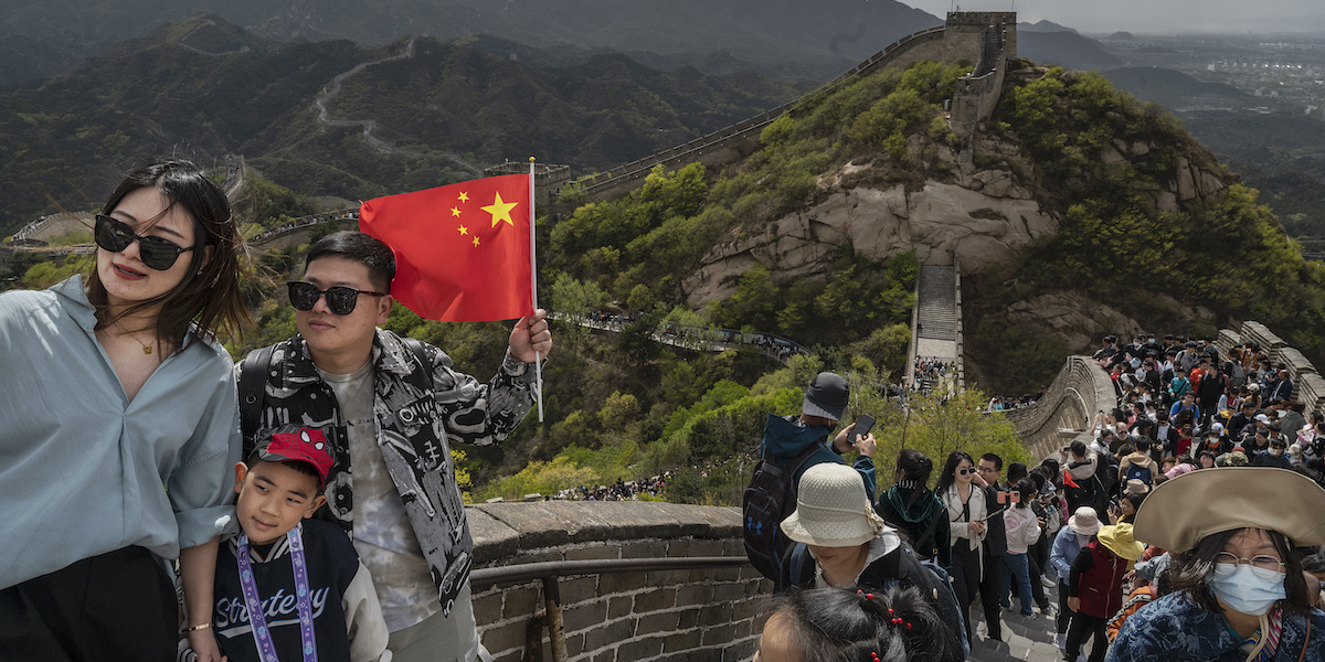 Sulla Grande muraglia cinese, il 29 aprile 2023 (Kevin Frayer/Getty Images)