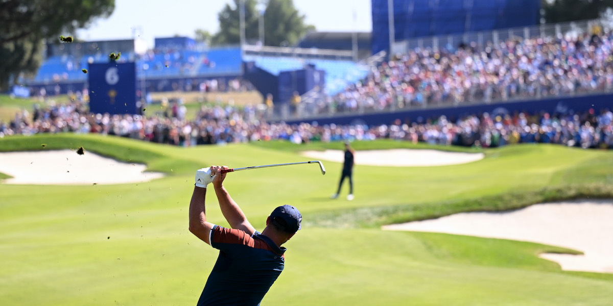 Jon Rahm in allenamento al Marco Simone Golf & Country Club di Guidonia (Ross Kinnaird/Getty Images)