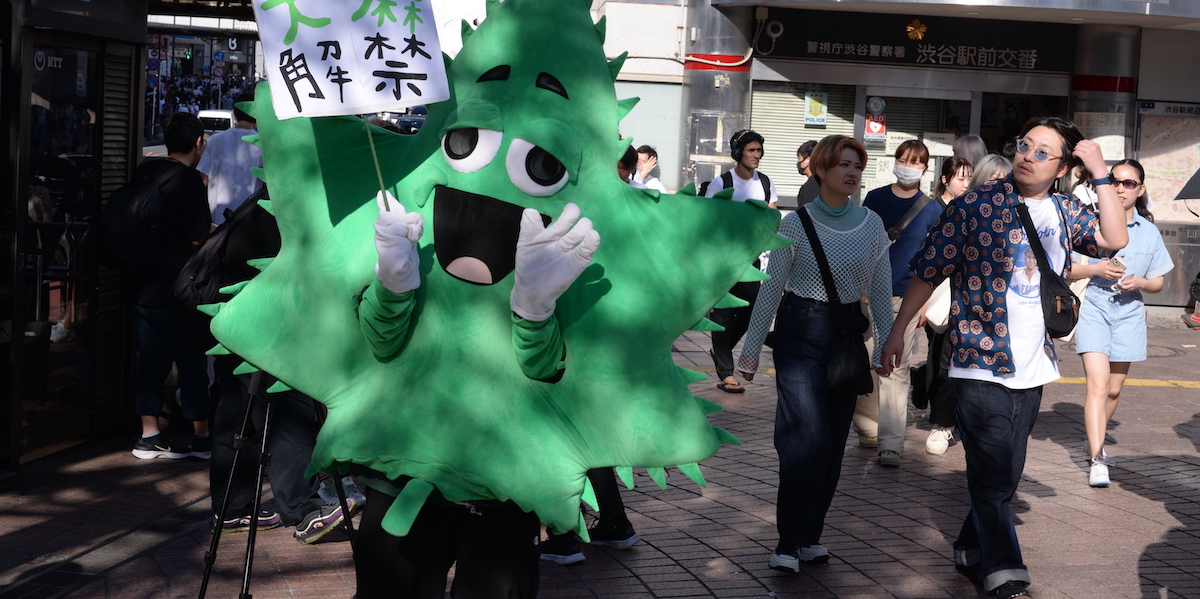 La mascotte Arigatō Taima kun a Shibuya. (Flavio Parisi/il Post)