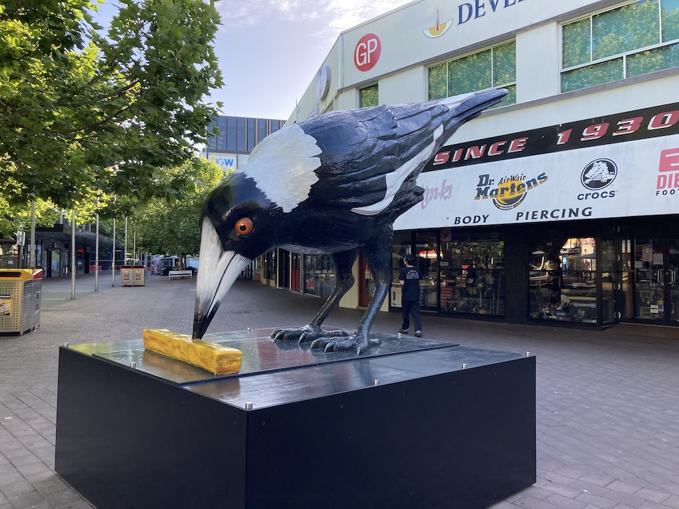 La statua di Big Swoop, a Canberra (Wikimedia)