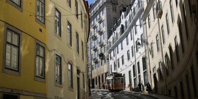 Il Portogallo vuole eliminare le agevolazioni fiscali per i residenti stranieri