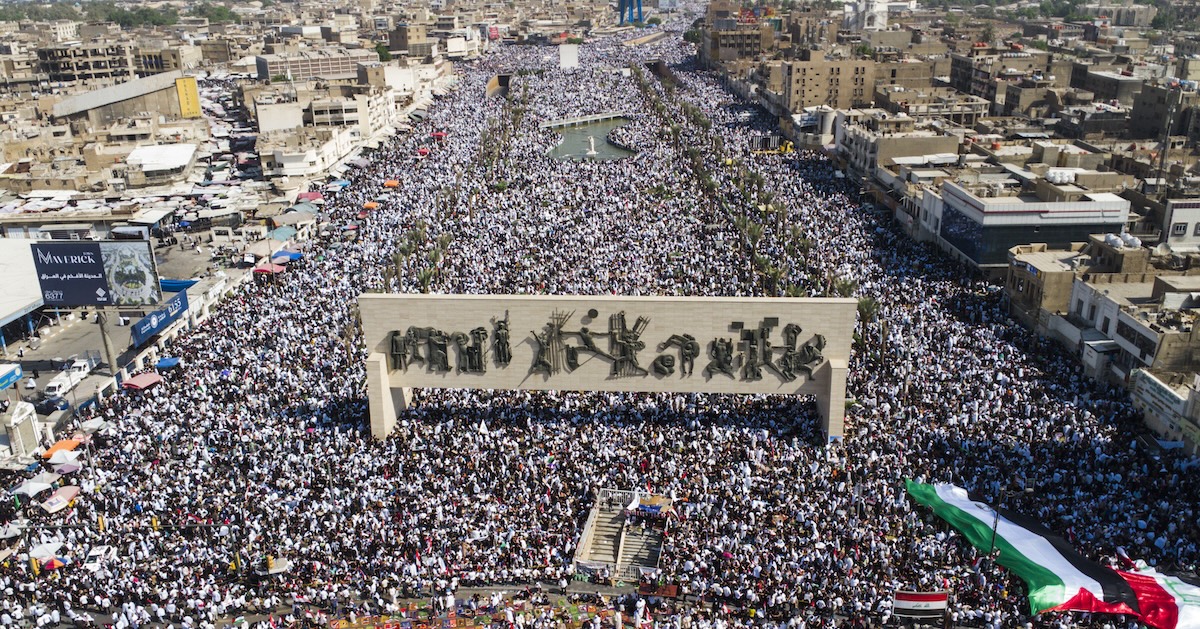 Una manifestazione a sostegno della causa palestinese a Baghdad, in Iraq (AP Photo/Anmar Khalil)