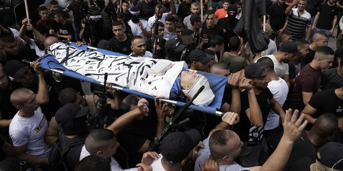 Un funerale a Jenin, in Cisgiordania (AP Photo/Majdi Mohammed)