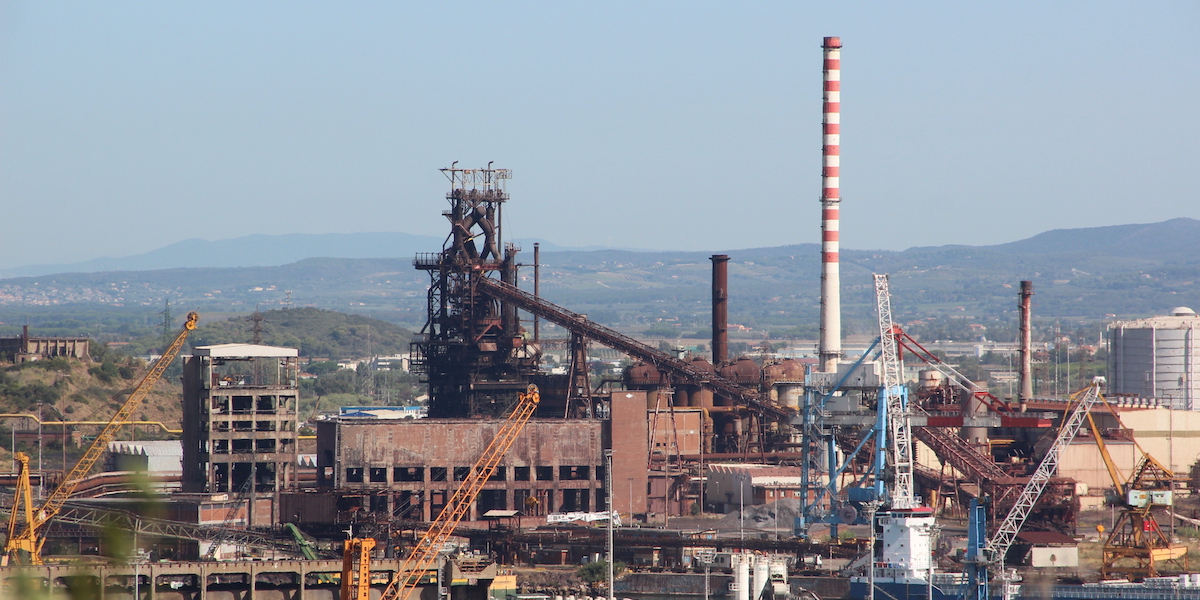 Foto dell'acciaieria di Piombino