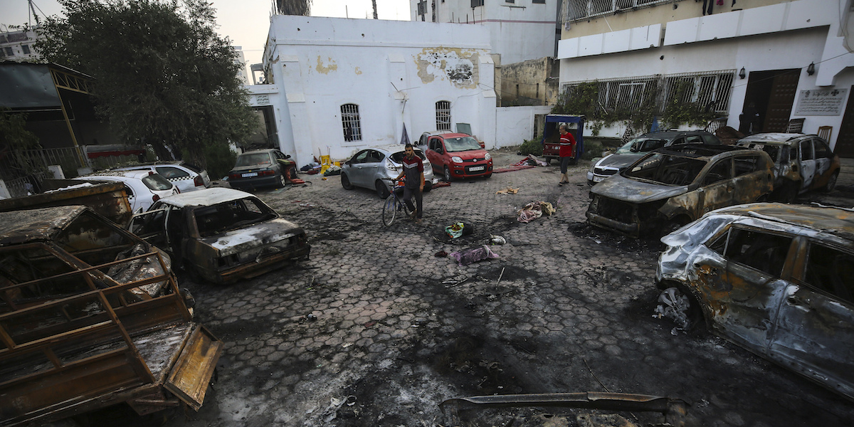 Il luogo dell'esplosione all'ospedale al Ahli di Gaza. (AP Photo/Abed Khaled)