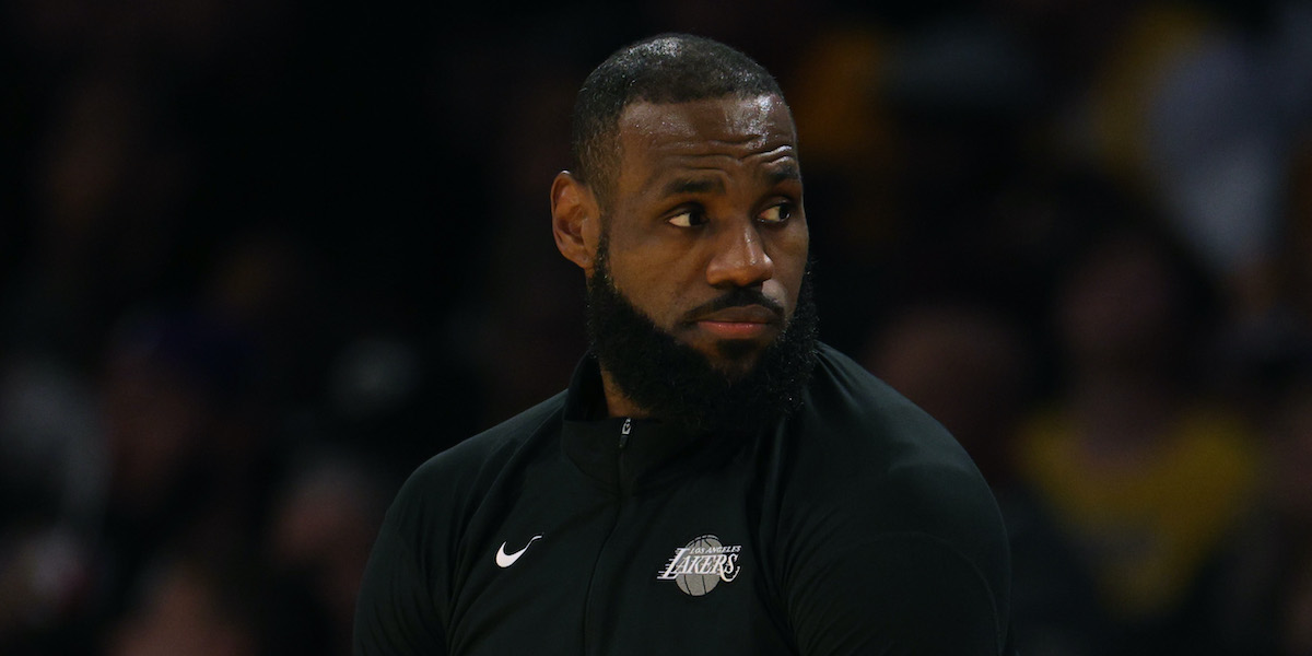 LeBron James in una partita di preparazione con i Los Angeles Lakers (Harry How/Getty Images)