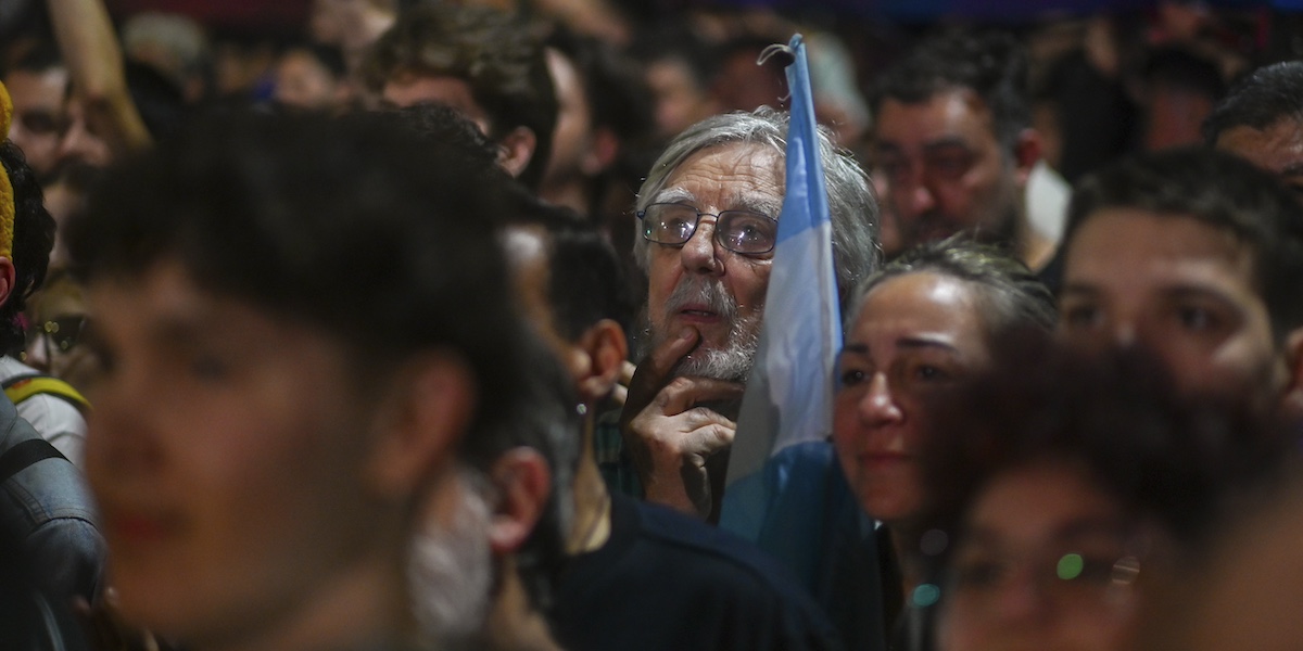 Elettori di Sergio Massa in attesa dei risultati (AP Photo/Mario De Fina)