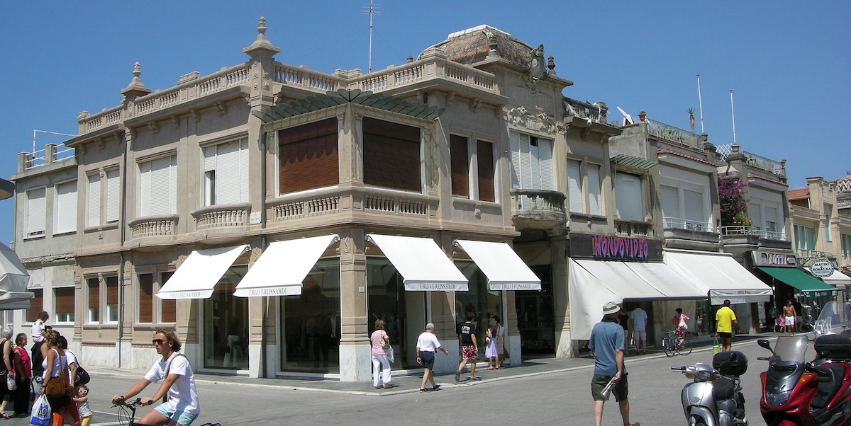 Passeggiata di Viareggio, Bagno Bertuccelli (Sailko via Wikimedia)