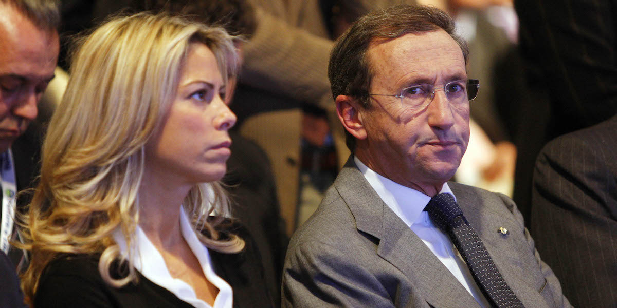 Gianfranco Fini con la compagna Elisabetta Tulliani, nel 2010 (ANSA/ALESSANDRO DI MEO)