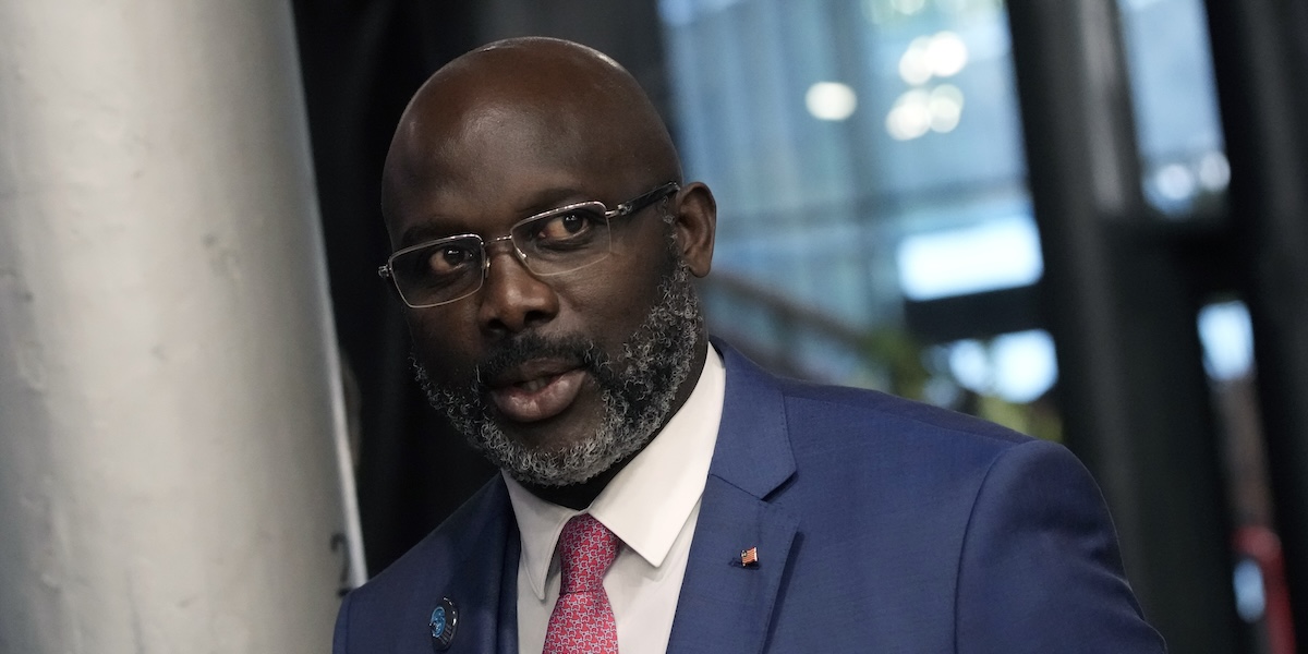 Il presidente della Liberia George Weah arrives durante un incontro a Parigi, l'11 novembre del 2021