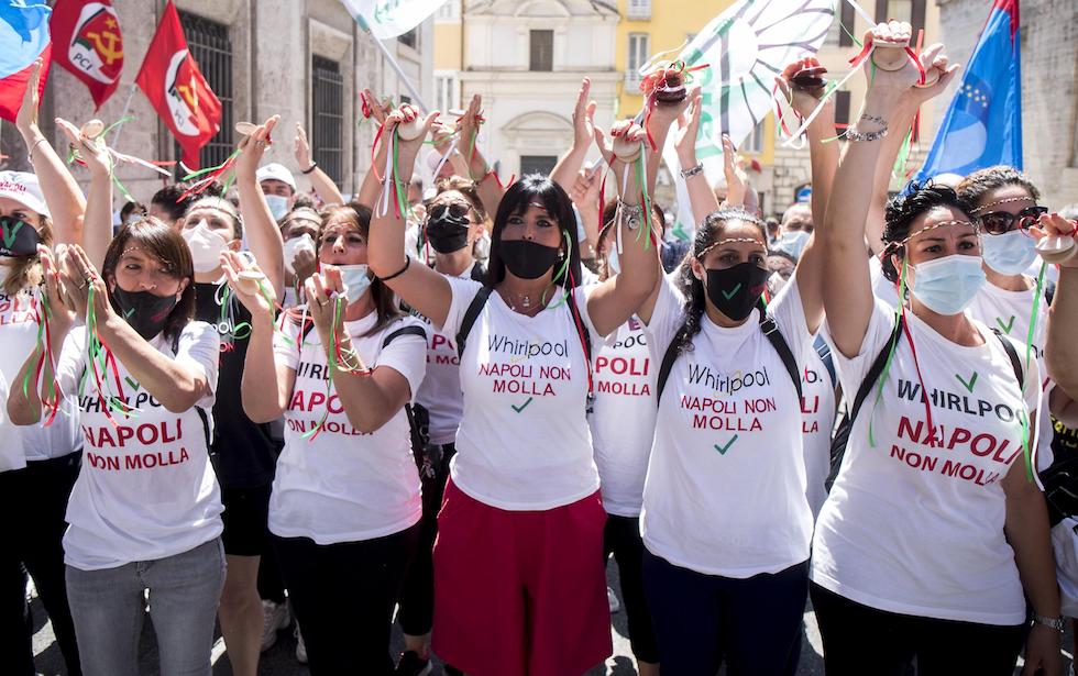 manifestazione dei lavoratori Whirlpool
