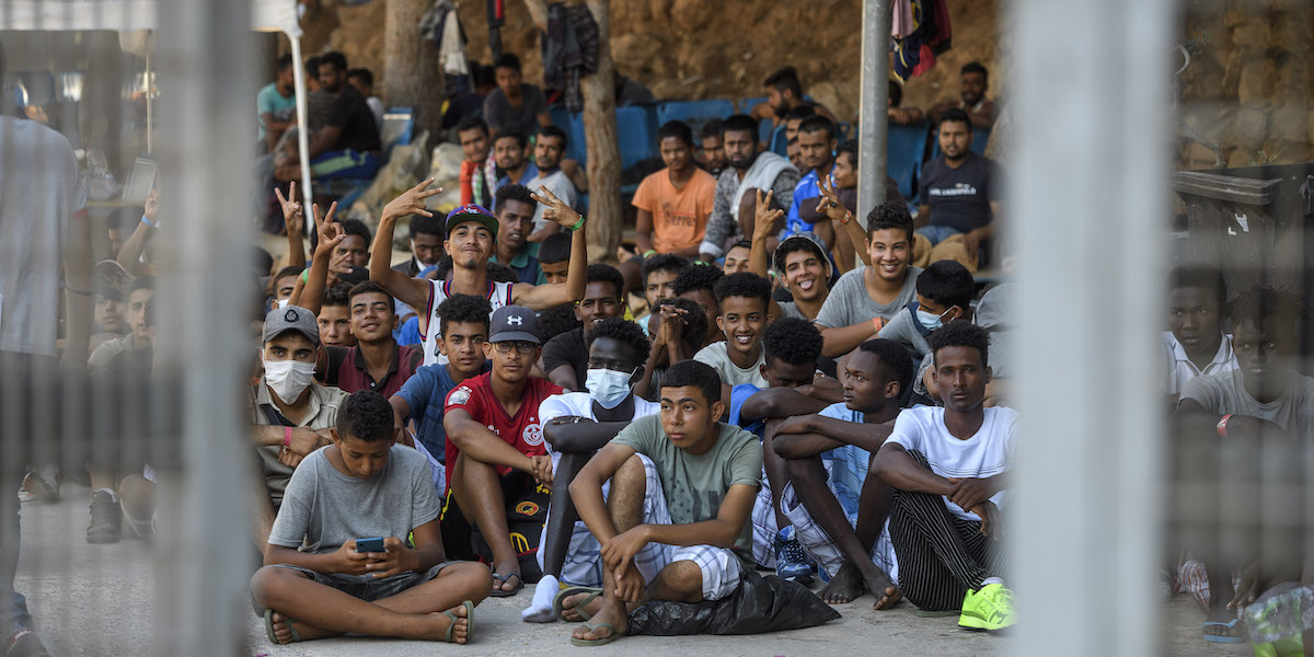 Un gruppo di migranti a Lampedusa (Antonio Masiello/Getty Images)
