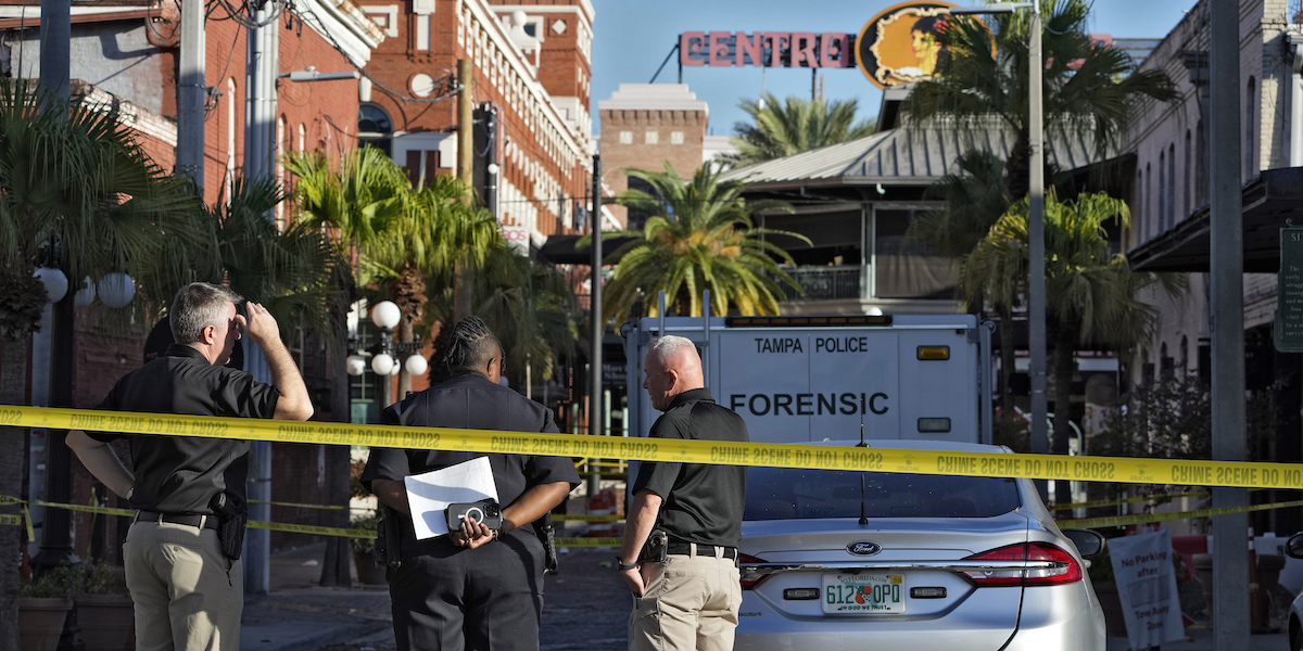 A Tampa, in Florida, due persone sono state uccise in una sparatoria durante i festeggiamenti di Halloween 