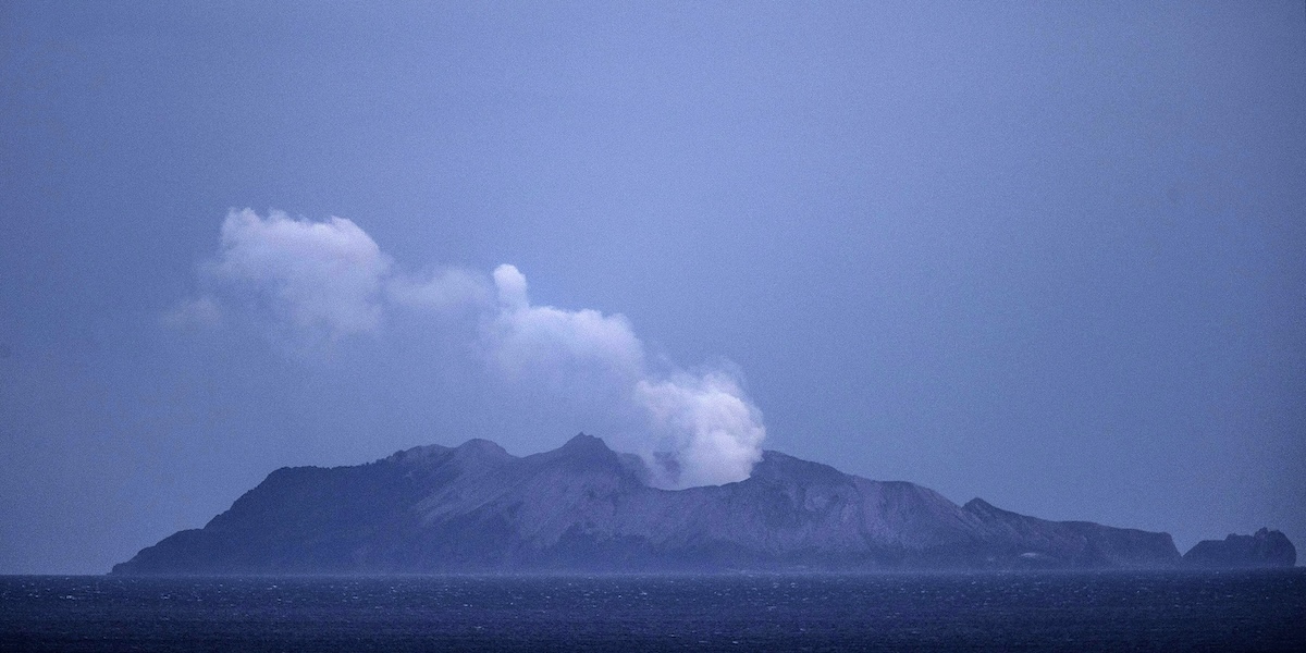 Una società neozelandese è stata giudicata colpevole per il disastro dell’eruzione del 2019 del vulcano White Island, in cui morirono 22 persone