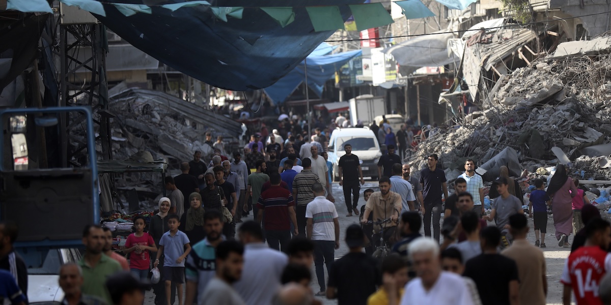 La via del mercato nel campo di Jabalia (AP Photo/Abed Khaled)