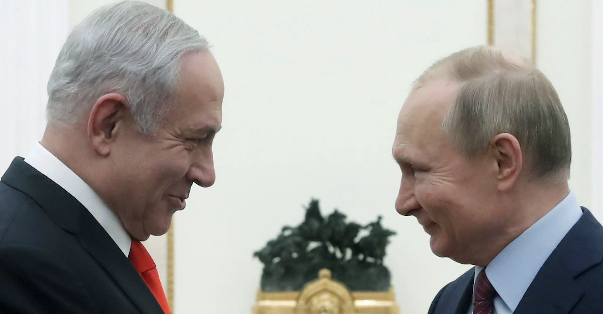 Benjamin Netanyahu e Vladimir Putin nel 2020 (Maxim Shemetov/Pool Photo via AP)