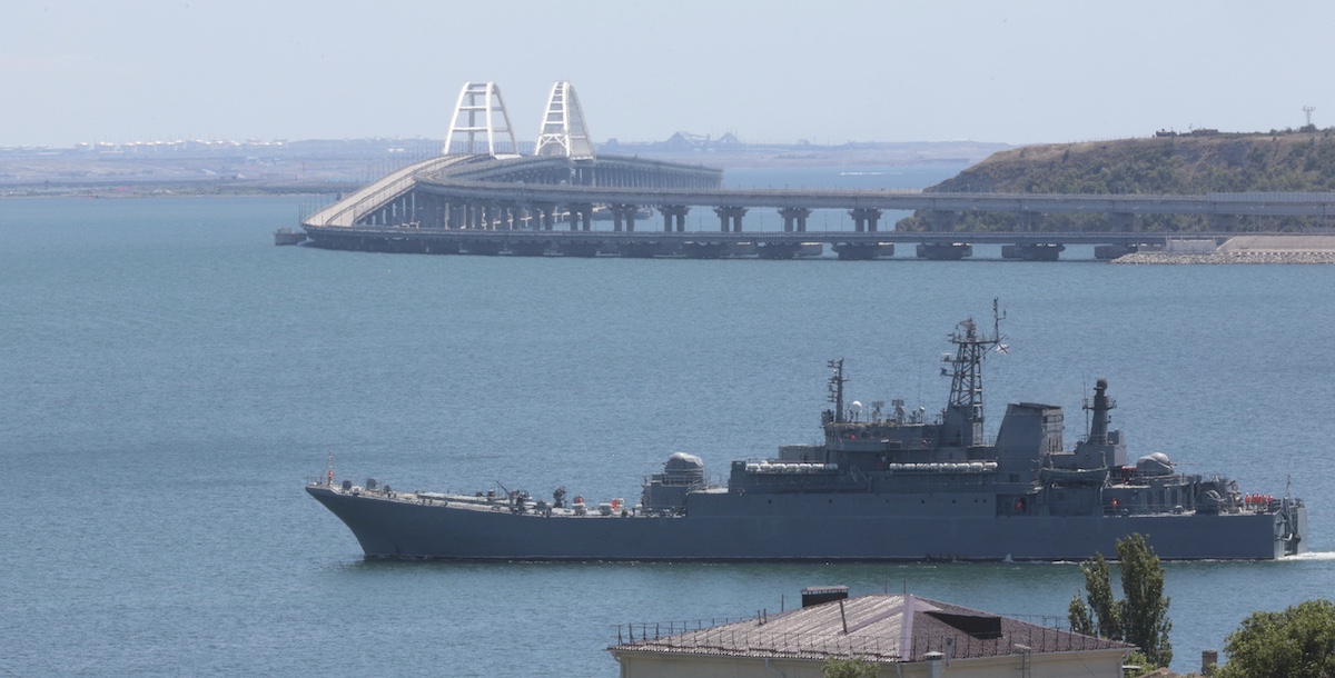 Una nave da guerra russa in Crimea ad agosto (AP Photo, File)