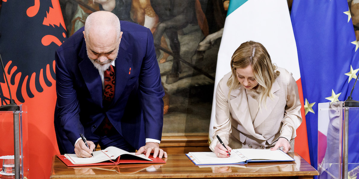 Giorgia Meloni e il primo ministro albanese Edi Rama (Roberto Monaldo/LaPresse)
