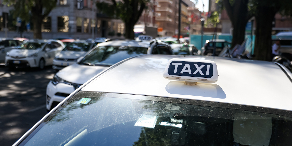 Milano vuole assegnare 450 nuove licenze di taxi