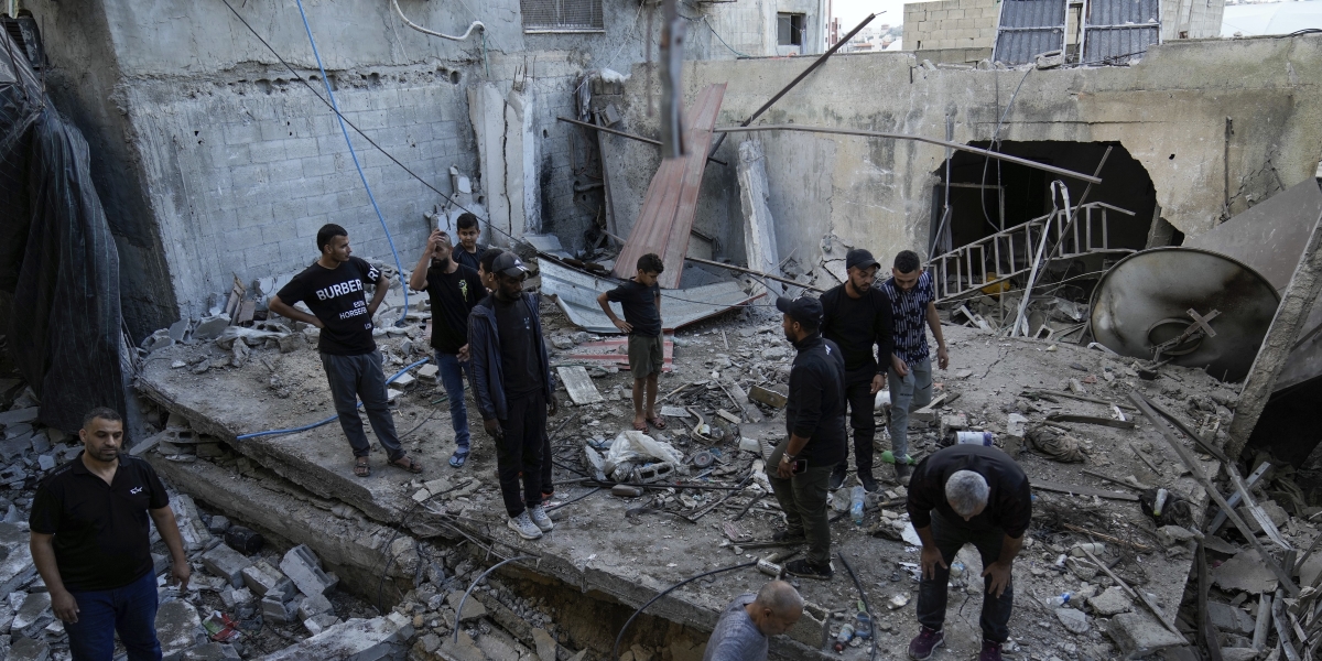 Un edificio danneggiato a Tulkarem in seguito all'incursione dell'esercito israeliano il 14 novembre 2023 (AP Photo/Majdi Mohammed)