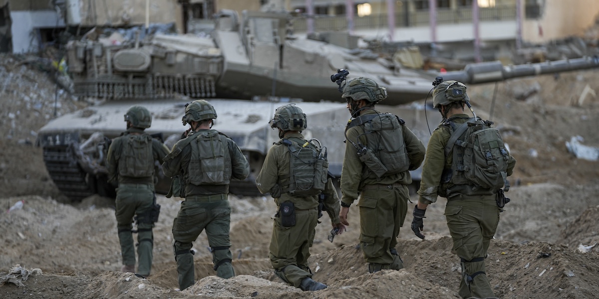 Soldati israeliani a Gaza (AP Photo/Ohad Zwigenberg)