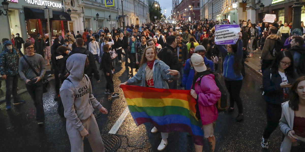 Manifestazione pro-LGBT in Russia nel 2020 (AP Photo, File)