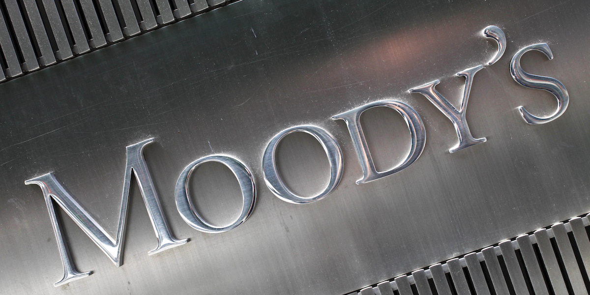 Moody's ha confermato il rating dell'Italia a Baa3 e ha alzato l'outlook da "negativo" a "stabile"