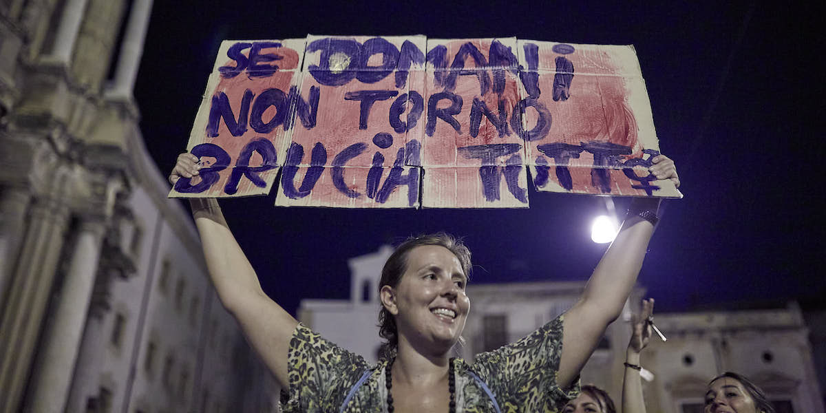 Una delle partecipanti a una manifestazione organizzata da Non Una Di Meno a Palermo il 26 agosto 2023 (Victoria Herranz/ZUMA Press Wire, ANSA)