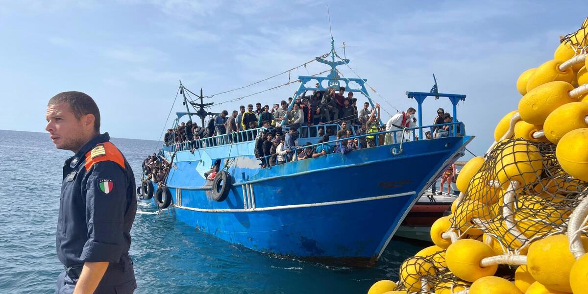 Un peschereccio attracca a Lampedusa l'1 novembre 2023. (ANSA/ ELIO DESIDERIO)