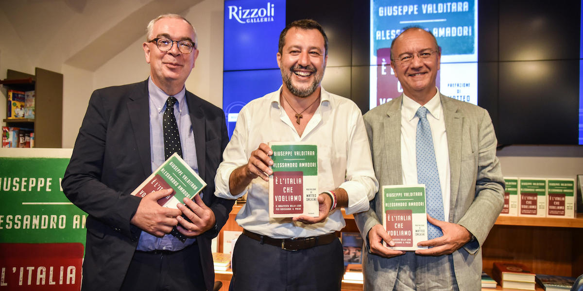 Alessandro Amadori con Matteo Salvini e Giuseppe Valditara a una presentazione del libro scritto con Valditara (ANSA/MATTEO CORNER)