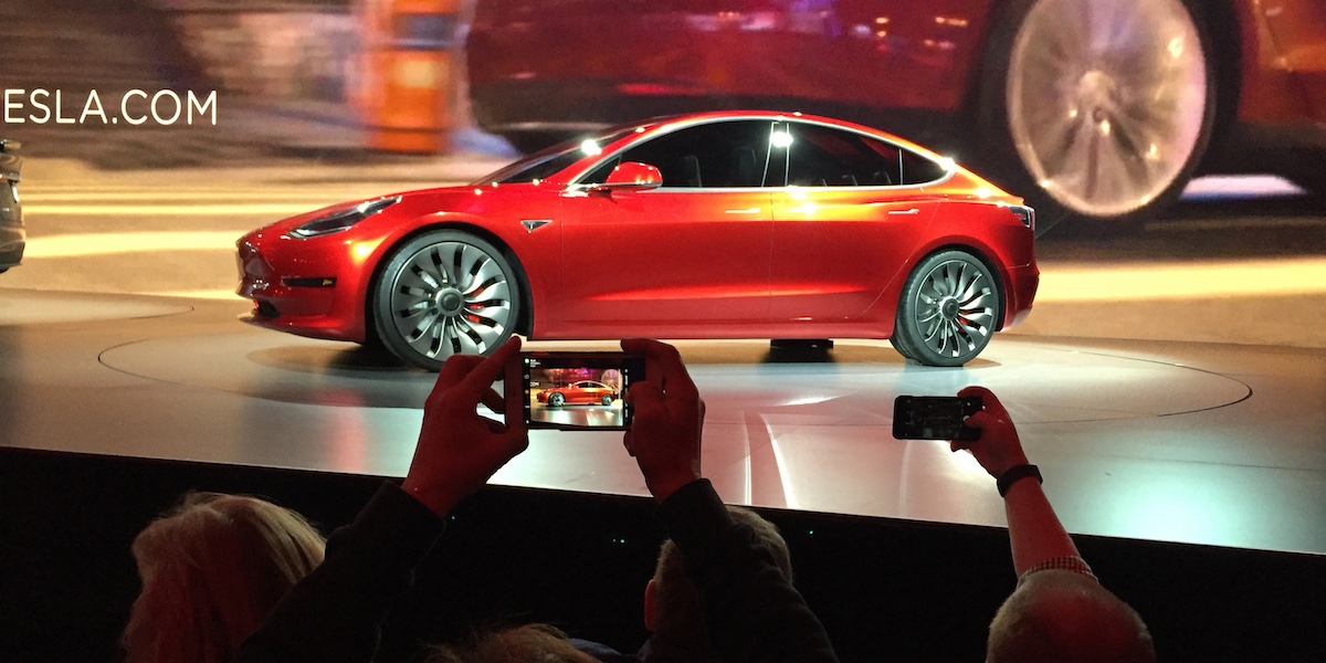 Un giudice ha detto che con molta probabilità Elon Musk e altri dirigenti di Tesla sapevano che il sistema di guida semiautonoma delle loro auto fosse difettoso