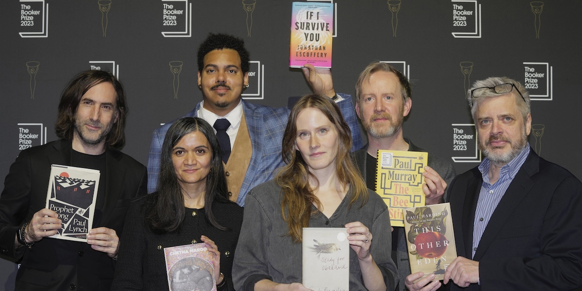 I candidati al Booker Prize: l'irlandese Paul Lynch, la britannica Chetna Maroo, lo statunitense Jonathan Escoffery, la canadese Sarah Bernstein, l'irlandese Paul Murray e lo statunitense Paul Harding, Londra, 23 novembre 2023 
(AP Photo/Kin Cheung)