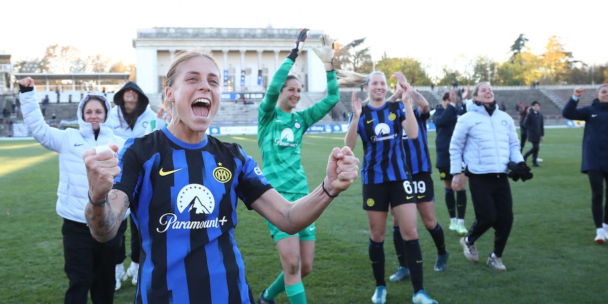 L'Inter femminile festeggia la vittoria nel derby contro il Milan all'Arena Civica (Marco Luzzani/Getty Images)