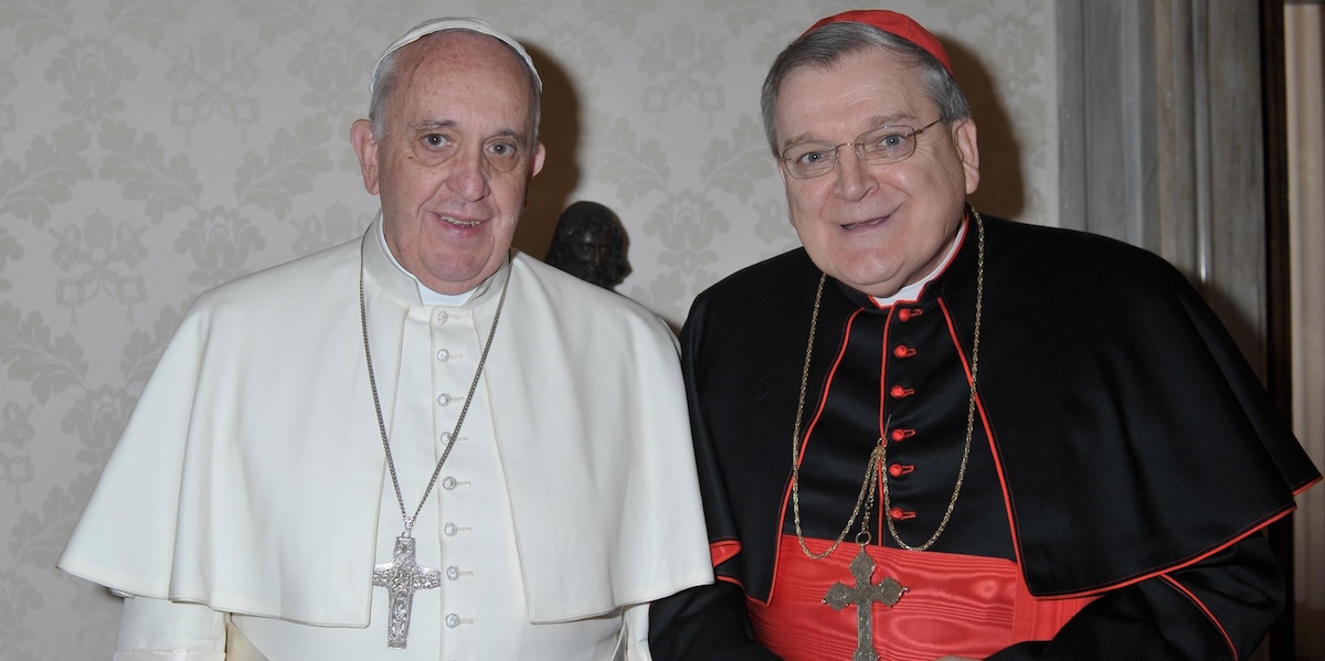 Papa Francesco e Raymond Leo Burke (ANSA/ OSSERVATORE ROMANO)