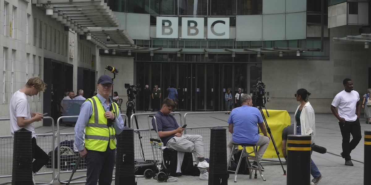 La sede della BBC a Londra (AP Photo/Kin Cheung)