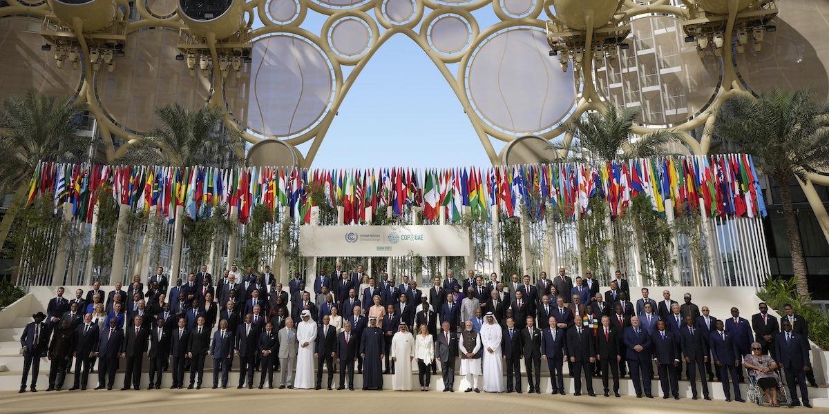 I capi di stato e di governo a Dubai in occasione della COP28, il primo dicembre 2023 (AP Photo/Peter Dejong)