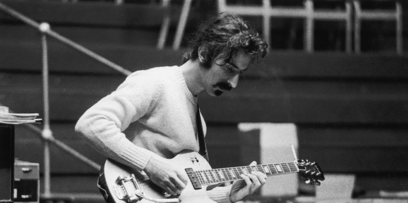 Frank Zappa non era solo un musicista, ma un maestro pensatore - Il Fatto  Quotidiano