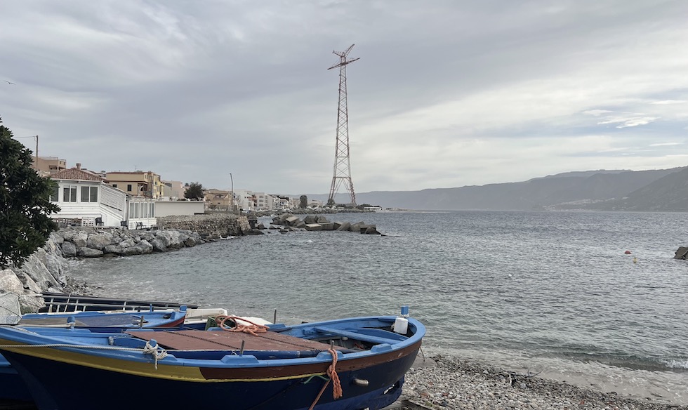 traliccio enel stretto messina